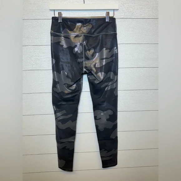 Noli Black & Gray Camo Leggings Estimated size medium - Picture 2 of 10
